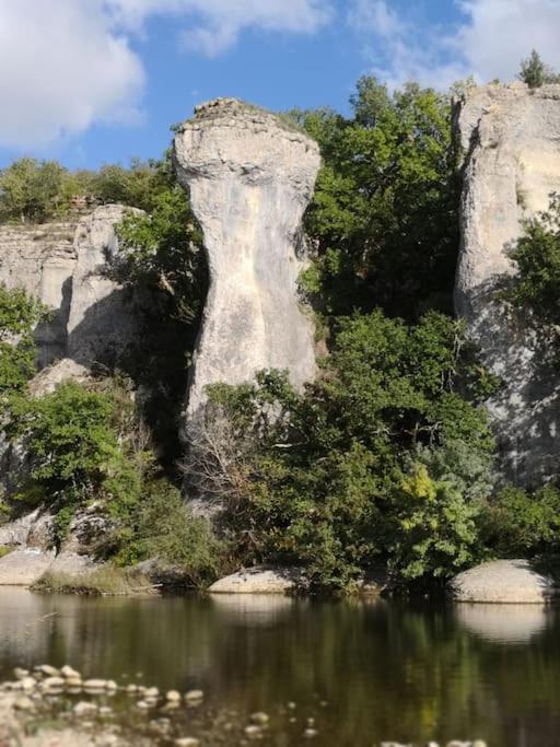Lou Caladou Gite En Pierre Avec Bain A Remous Vallon-Pont-dʼArc Esterno foto