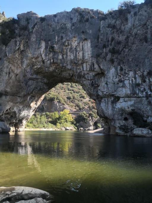 Lou Caladou Gite En Pierre Avec Bain A Remous Vallon-Pont-dʼArc Esterno foto